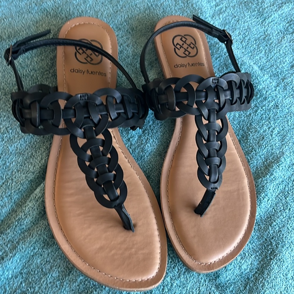 Daisy Fuentes sandals size 9. Gently worn. - Picture 5 of 5